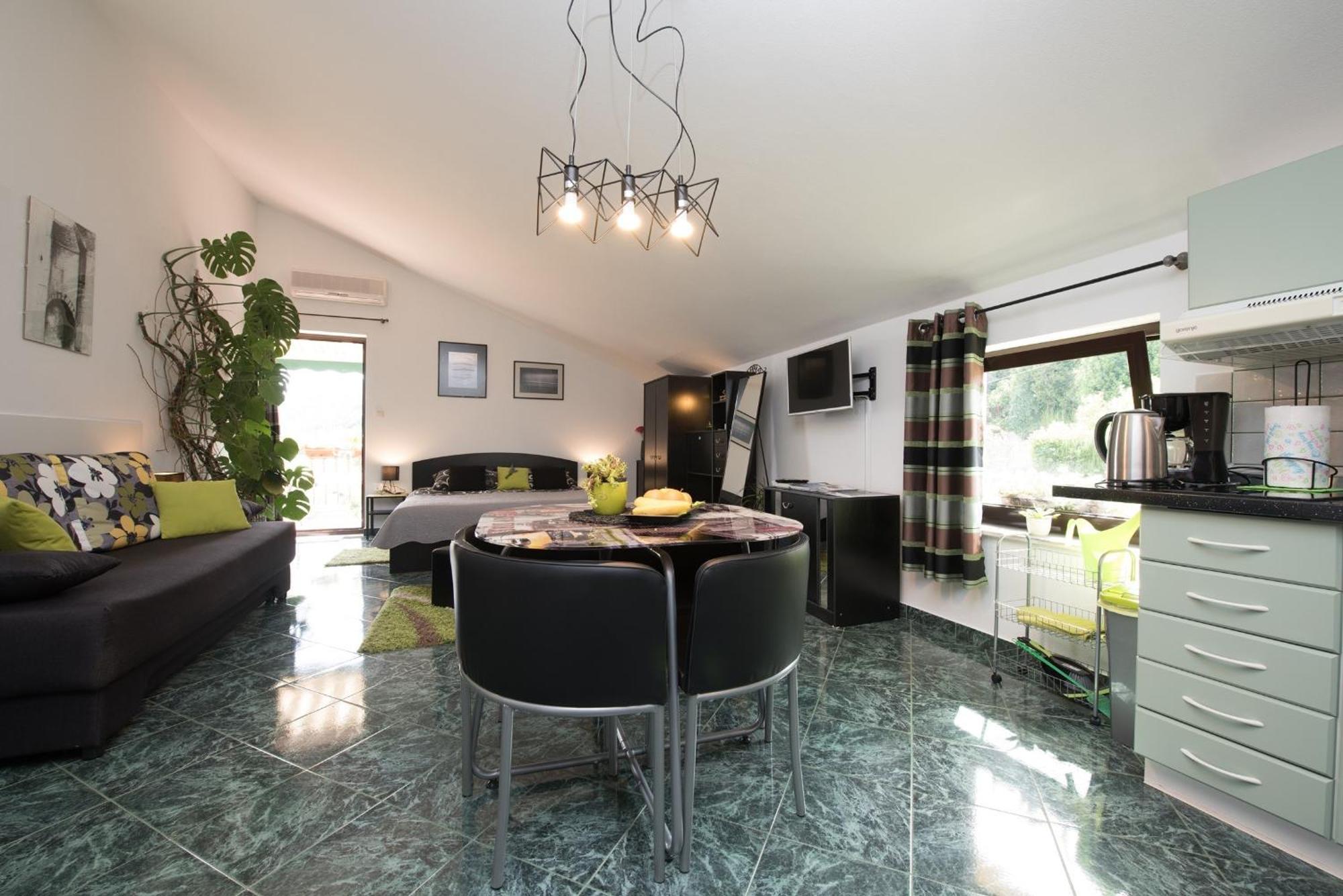 Apartments Villa Zara Lovran Bagian luar foto
