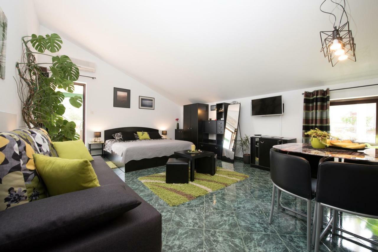 Apartments Villa Zara Lovran Bagian luar foto