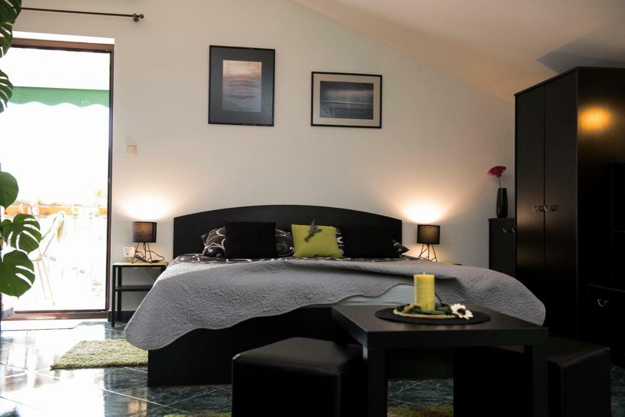 Apartments Villa Zara Lovran Bagian luar foto