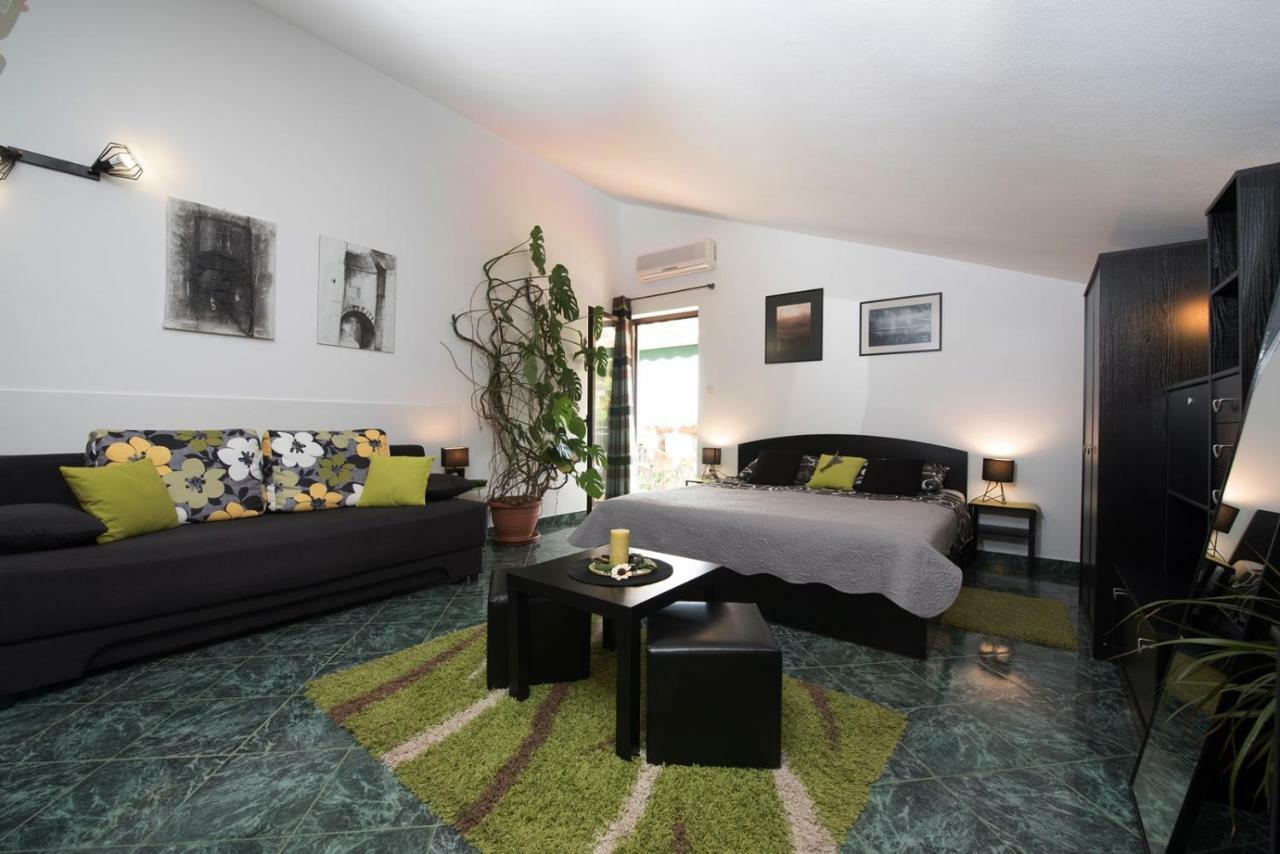 Apartments Villa Zara Lovran Bagian luar foto