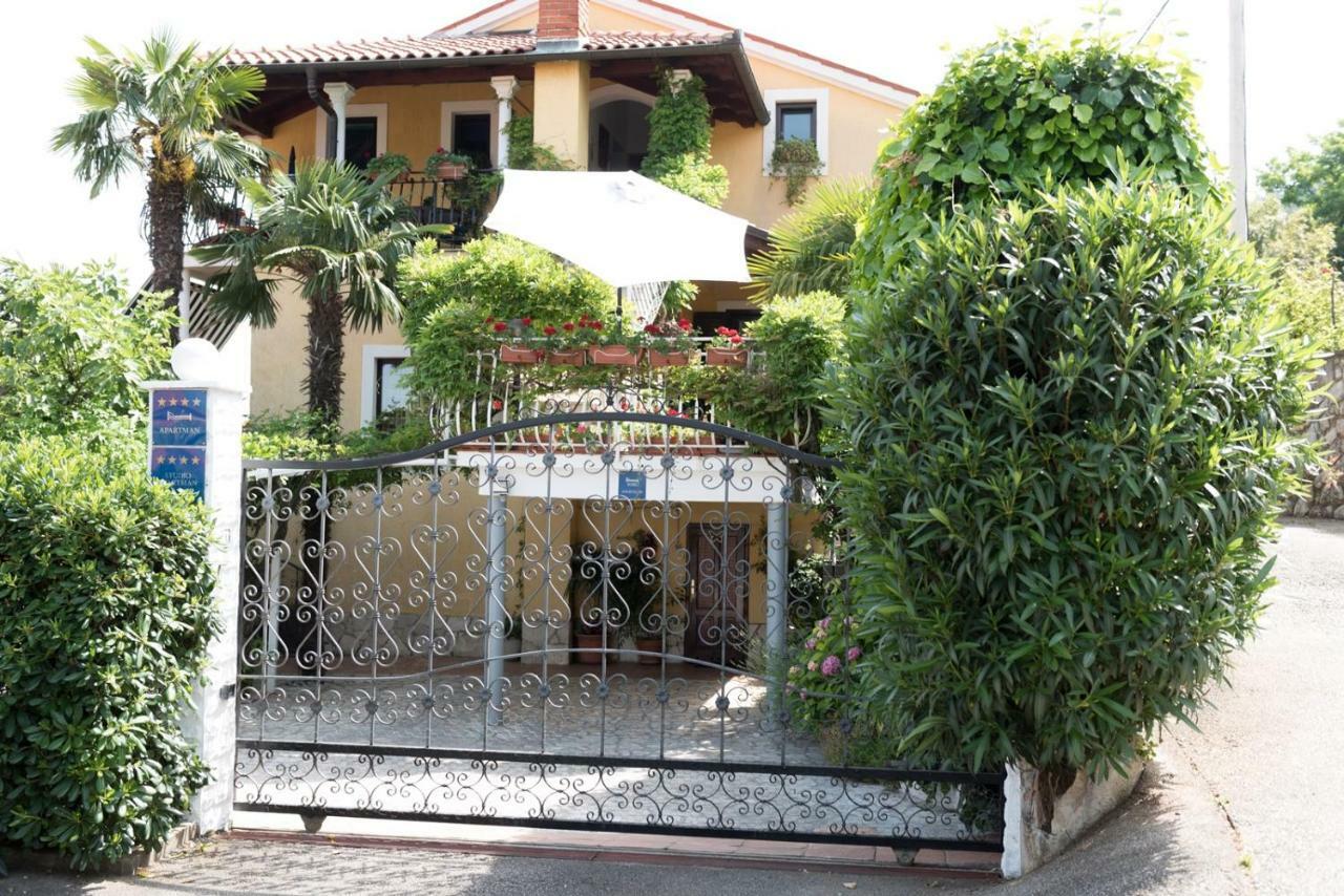 Apartments Villa Zara Lovran Bagian luar foto