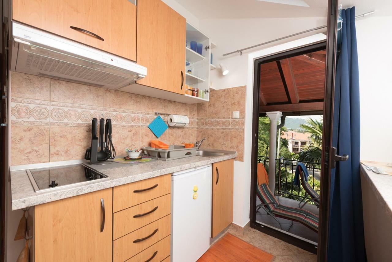 Apartments Villa Zara Lovran Bagian luar foto