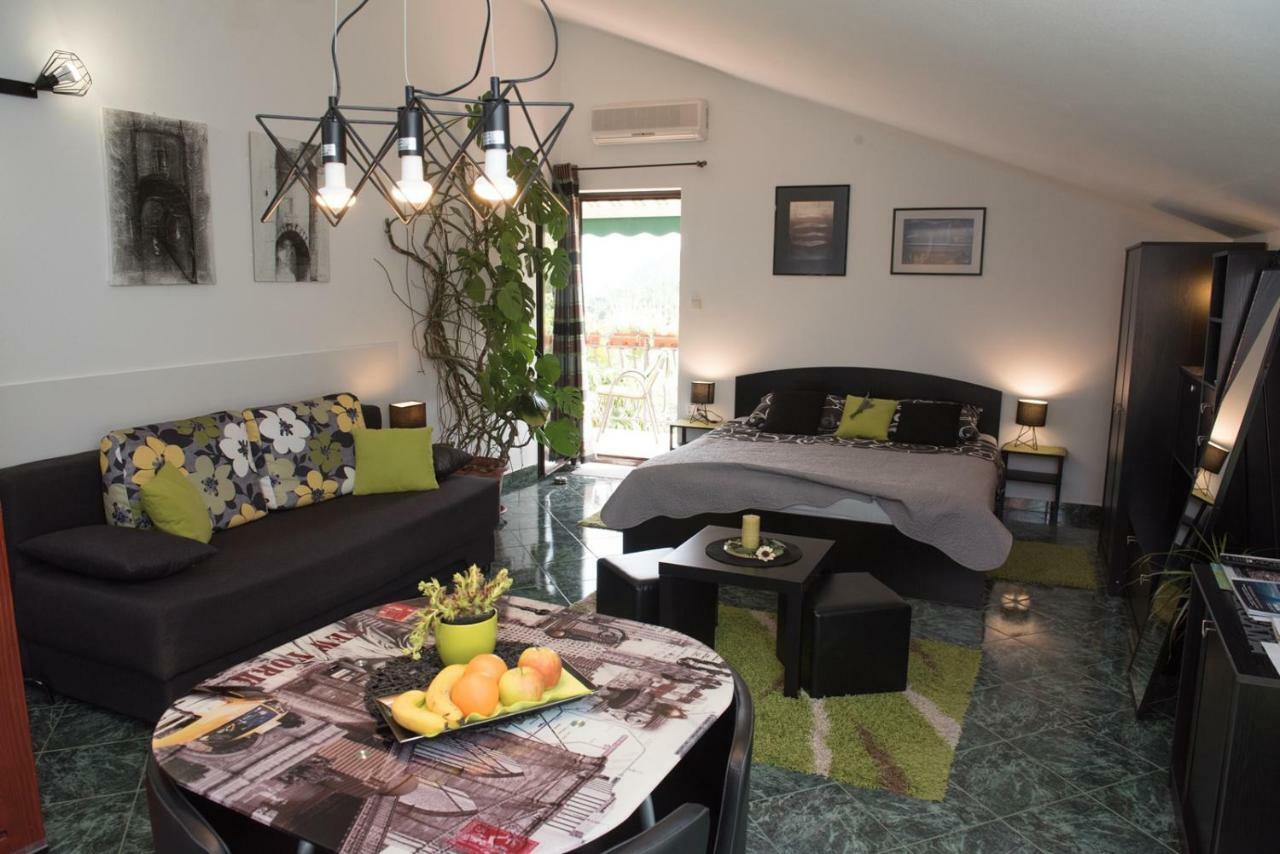 Apartments Villa Zara Lovran Bagian luar foto